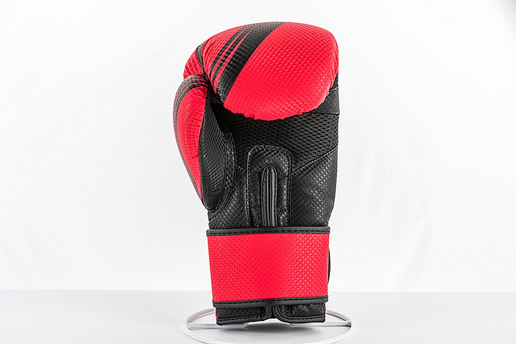 Боксерские перчатки UFC PRO Performance Rush Red,16oz 1050_700